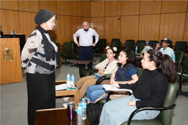 جامعة أسيوط تتابع أعمال ورش عمل احتفالات اليوم العالمي للشباب