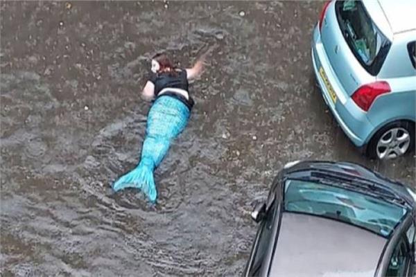 ظهور «حورية بحر» وسط مدينة اسكتلندية