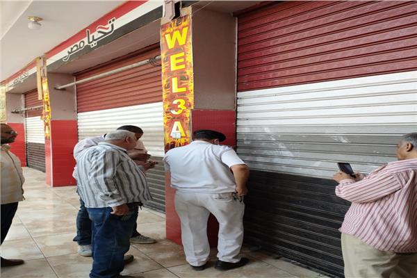 إغلاق وتشميع محال تعمل بدون ترخيص