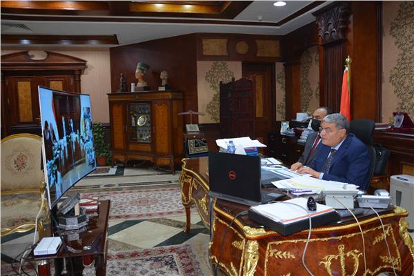 محافظ المنيا يتابع مع وزير التنمية المحلية