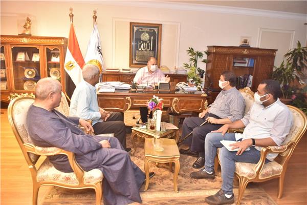 محافظ أسيوط يعلن وضع حلول عاجلة لتذليل العقبات 