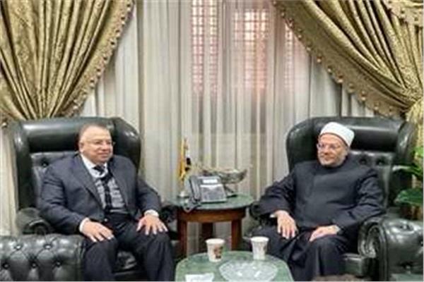 نقيب الأشراف يهنئ شوقي علام بتجديد تعيينه مفتيا للجمهورية 