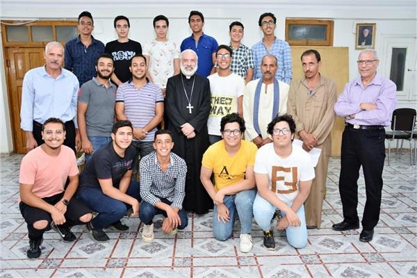  الأنبا باسيليوس يتفقد مدرسة الشمامسة بالإيبارشية