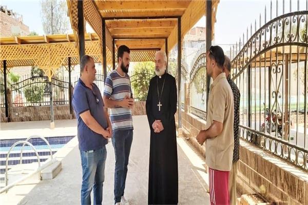  الأنبا باسيليوس يتفقد آخر أعمال التجديدات لمبنى المؤتمرات والخدمات بسمالوط   