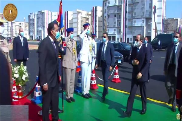 الرئيس عبد الفتاح السيسي خلال افتتاح عدد من المشروعات السكنية بمدينة بدر