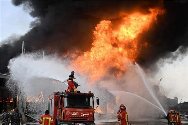 الدفاع المدني اللبناني يعلن السيطرة على حرائق «انفجار التليل»