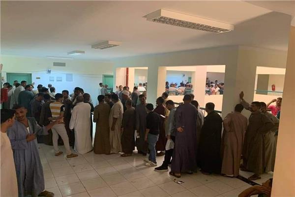  تزاحم المسافرين للخارج للحصول على لقاح كورونا في 3 مراكز بقنا