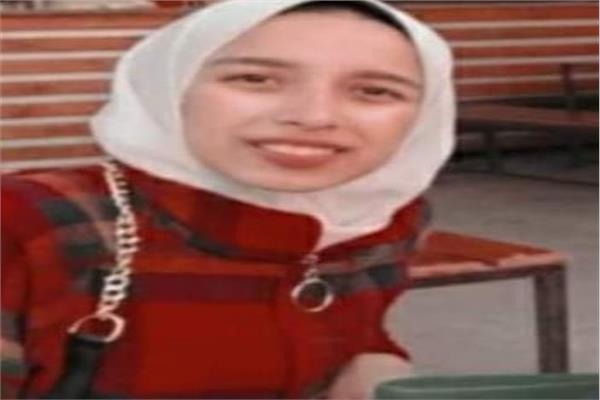 سارة طارق الطالبة بالصف الثانوي العامة