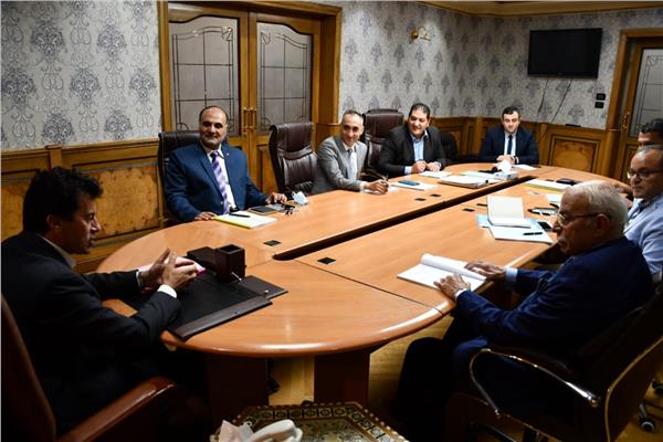 وزير الرياضة يجتمع مع اللجنة العلمية الاستشارية العليا