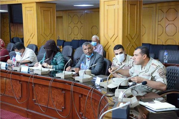 محافظ الإسماعيلية يستعرض الموقف التنفيذي لمشروعات الكهرباء 