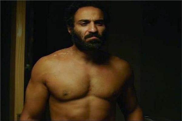 أحمد فهمي في لقطة من فيلم "العارف