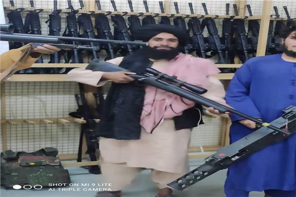 أعضاء طالبان بالتسليح الأمريكي