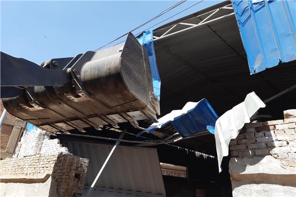 إزالة حالة تعدي على الأراضي الزراعية بالبدرشين