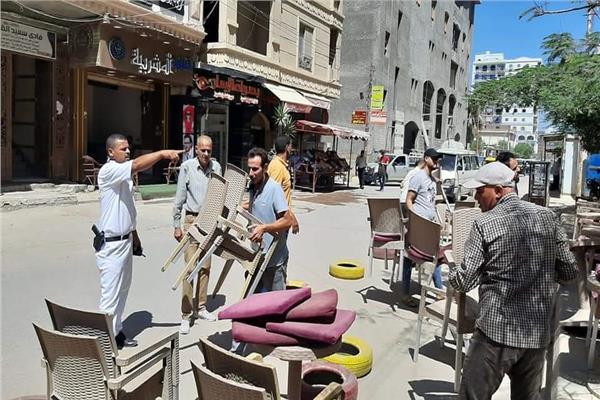 خلال حملات مكثفة  تحرير ٥٣ محضر إشغالات وعدم إرتداء كمامه وغلق 