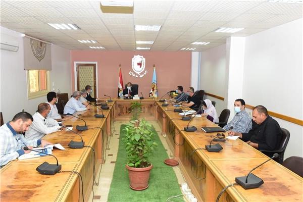 جامعة سوهاج تستعرض الموقف التنفيذي