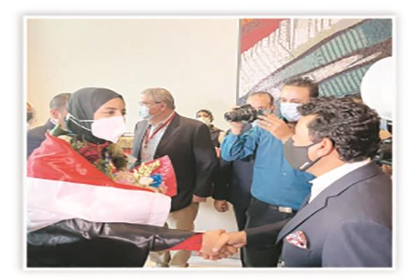 الدكتور أشرف صبحى وزير الشباب والرياضة كان فى انتظار فريال بعد العودة للقاهرة