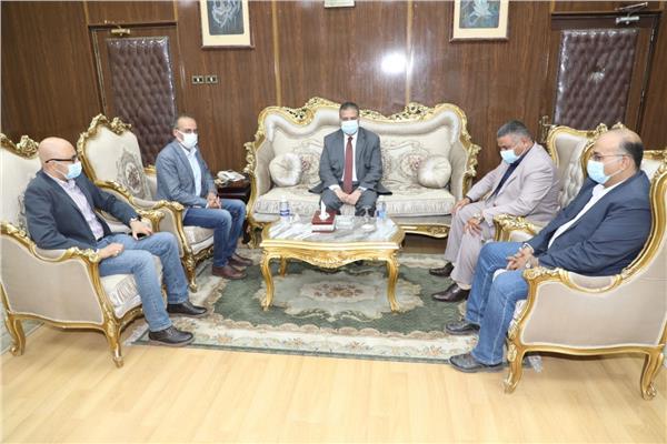 محافظ المنوفية يستقبل رئيس الهيئة المصرية للكتاب  