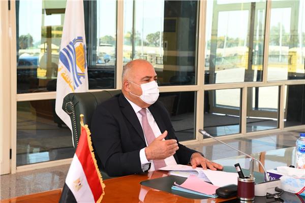 محافظ قنا يتابع انتظام سير العمل بوحدة الغسيل الكلوى بأبوتشت 