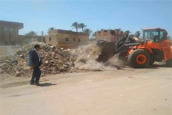 الجيزة ترفع مخلفات طريق المنيلي 