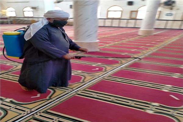 تعقيم وإجراءات احترازية بالإسماعيلية قبل صلاة الجمعة 