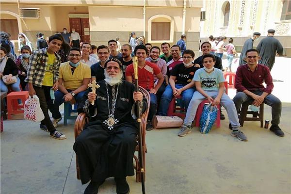 الانبا اشعياء يعقد لقاء لخدمة الشباب في إيبارشية طهطا    