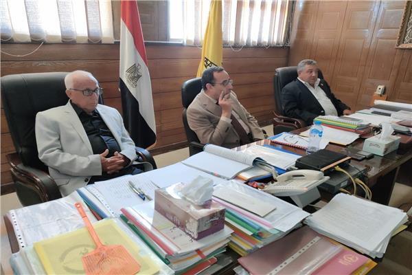 محافظ شمال سيناء يستقبل لجنة نقابة المهندسين بعد معاينة بعض العمارات بالعريش 