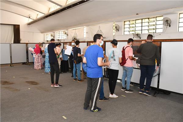 توافد طلاب المرحلة الاولى على مكتب التنسيق 