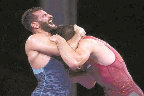 القوة هى سمة المصارع محمد مصطفى