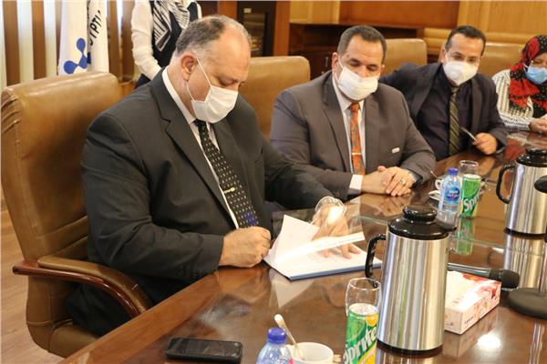 توقيع عقد تطوير مطار سانت كاترين