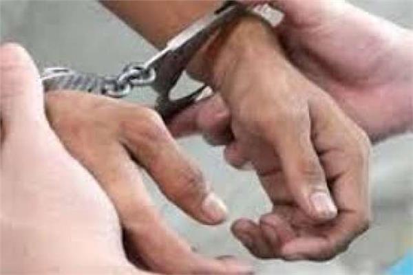 بسبب علبة سجائر.. ضبط عاطل هشّم رأس زوجته بالفأس في قنا