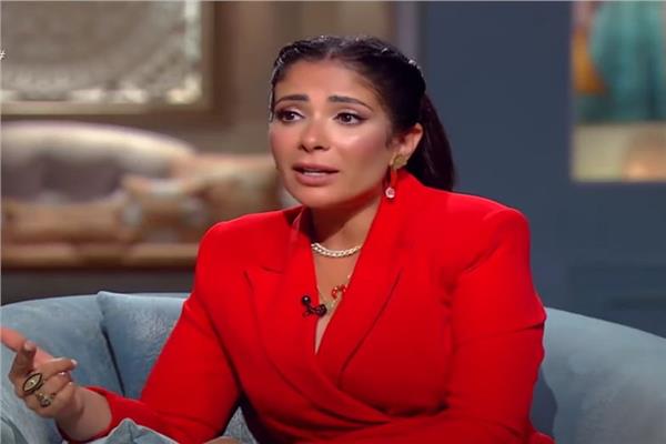  الفنانة مني ذكي