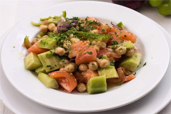  سلطة طماطم بالحمص