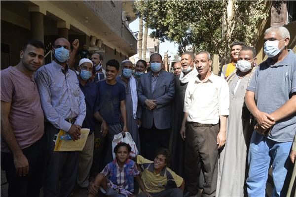 محافظ أسيوط يتفقد أعمال تنفيذ مشروع الصرف الصحي لقرية أولاد الياس