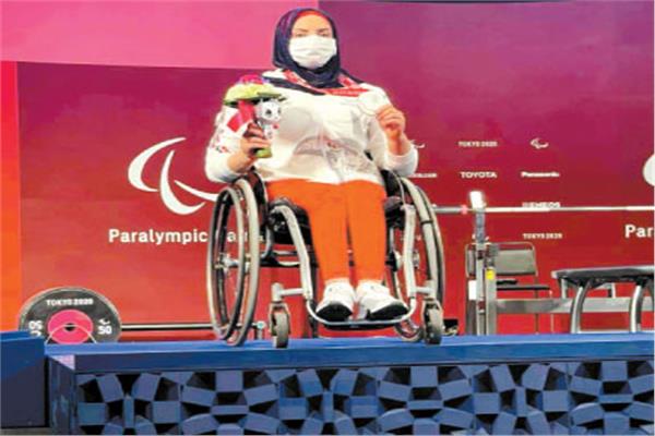 رحاب رضوان بطلة رفع الأثقال وفرحة الفوز بالميدالية الفضية