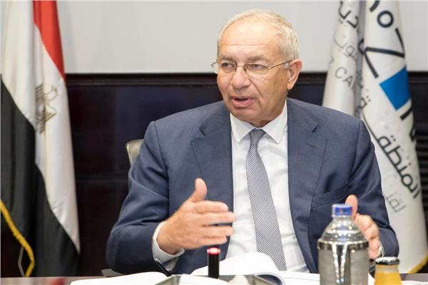 صناعة الزجاج أحد المشروعات الأجنبية داخل المنطقة