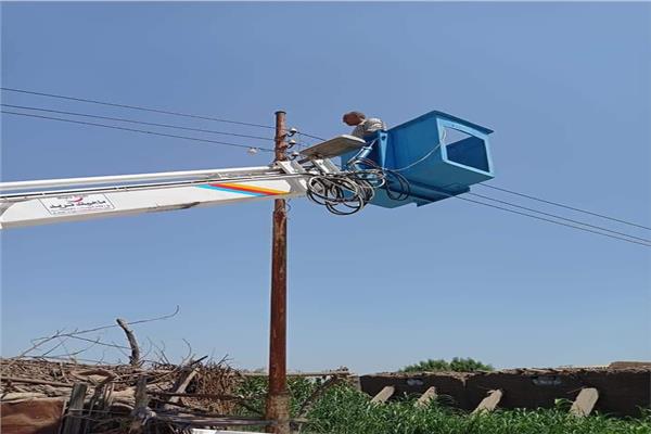 صيانة أعمدة الإنارة بمنوف