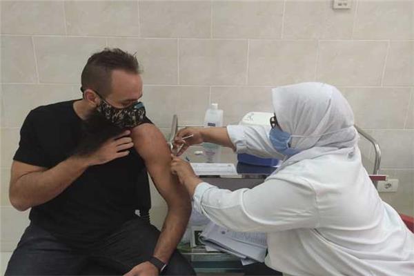 تطعيم المواطنين بفيروس كورونا 