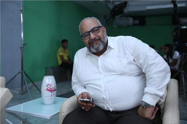 بيومي فؤاد خلال التصوير