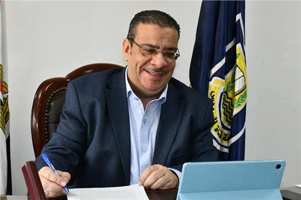 رئيس جامعة قناة السويس
