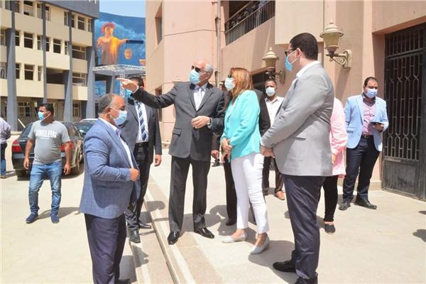محافظ الجيزة يتفقد التجهيزات النهائية لمركز تطعيم المواطنين بلقاح كورونا بأكاديمية الفنون | صور