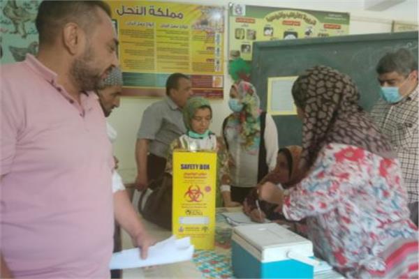 تطعيم العاملين بالمديرية بلقاح كورونا