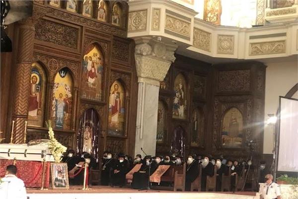 البابا يصلي جناز أسقف شبين القناطر