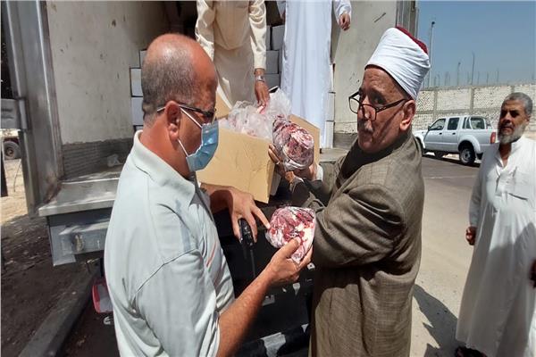توزيع الدفعة العاشرة من لحوم الأضاحي