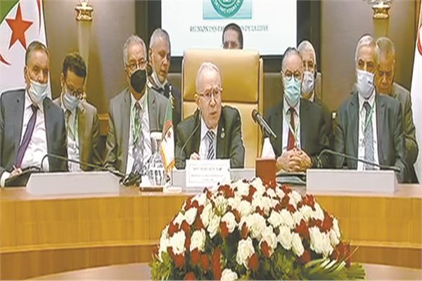 رمطان لعمامرة خلال كلمته فى اجتماع وزراء خارجية دول جوار ليبيا