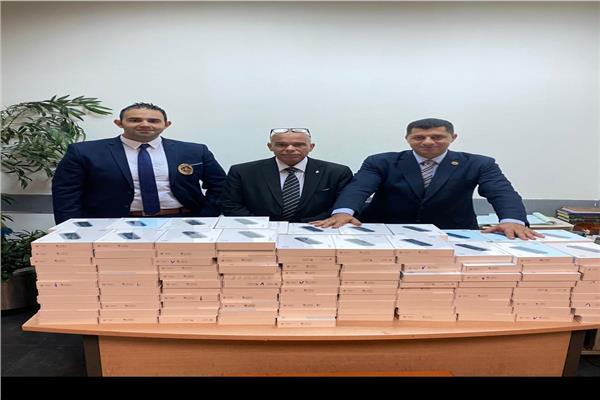 ضبط 202  جهاز "IQOS" للسجائر الإلكترونية بمطار القاهرة