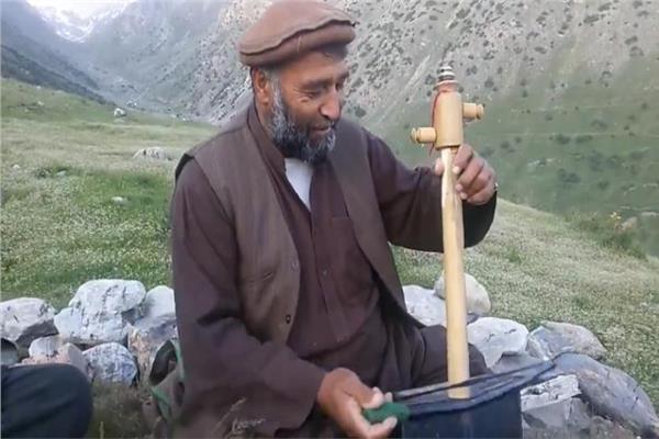 المطرب فؤاد أندرابي الذي بقي مصرعه علي يد طالبان