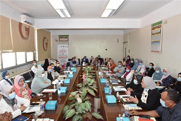 طب سوهاج تنظم مائدة