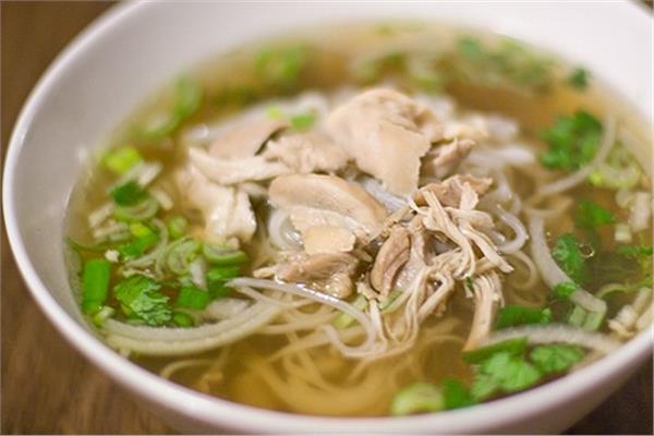 شوربة الفراخ بالنودلز 