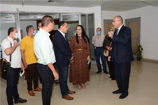 نائبا رئيس جامعة أسيوط يتفقدان مبنى معهد تكنولوجيا المعلومات