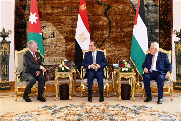 الرئيس السيسي ونظيره الفلسطيني وملك الأردن